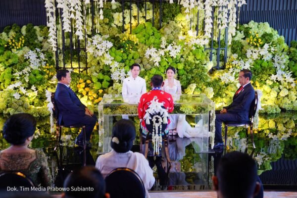 Jokowi-Prabowo Jadi Saksi di Pernikahan Kevin-Valen, Pengamat: Next President