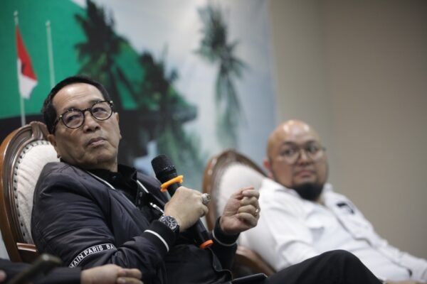 DPR Tegaskan Tak Ada Larangan Untuk Industri Rokok Elektrik