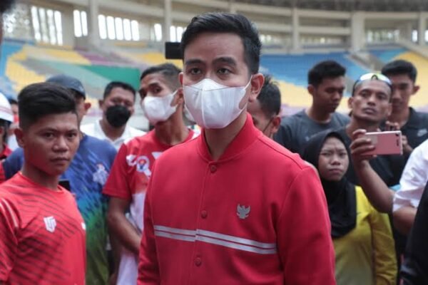 Gibran Dipanggil DPP PDIP Usai Relawan Dukung Prabowo, Warganet Membela
