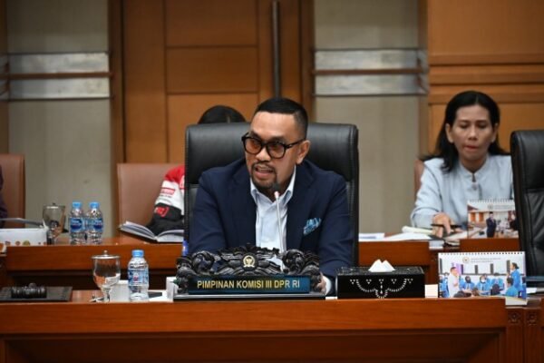 Sahroni Minta Menko Polhukam Buka Nama Oknum Pelaku Transaksi di Bawah Meja