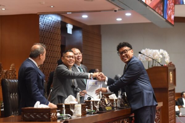 Revisi UU DKJ, Antisipasi Ketidakpastian Hukum Mengenai Nomenklatur Jabatan Gubernur dan Wakil Gubernur