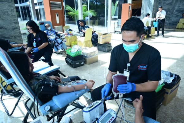 KORPRI Setjen DPR Gelar Donor Darah dalam Rangka HUT ke-53 KORPRI