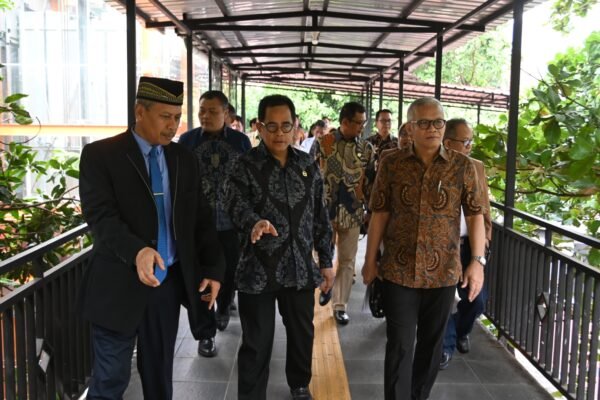 Bahas Tema Kepemiluan, Sekjen DPR Apresiasi Tingginya Animo Parlemen Kampus di Undip