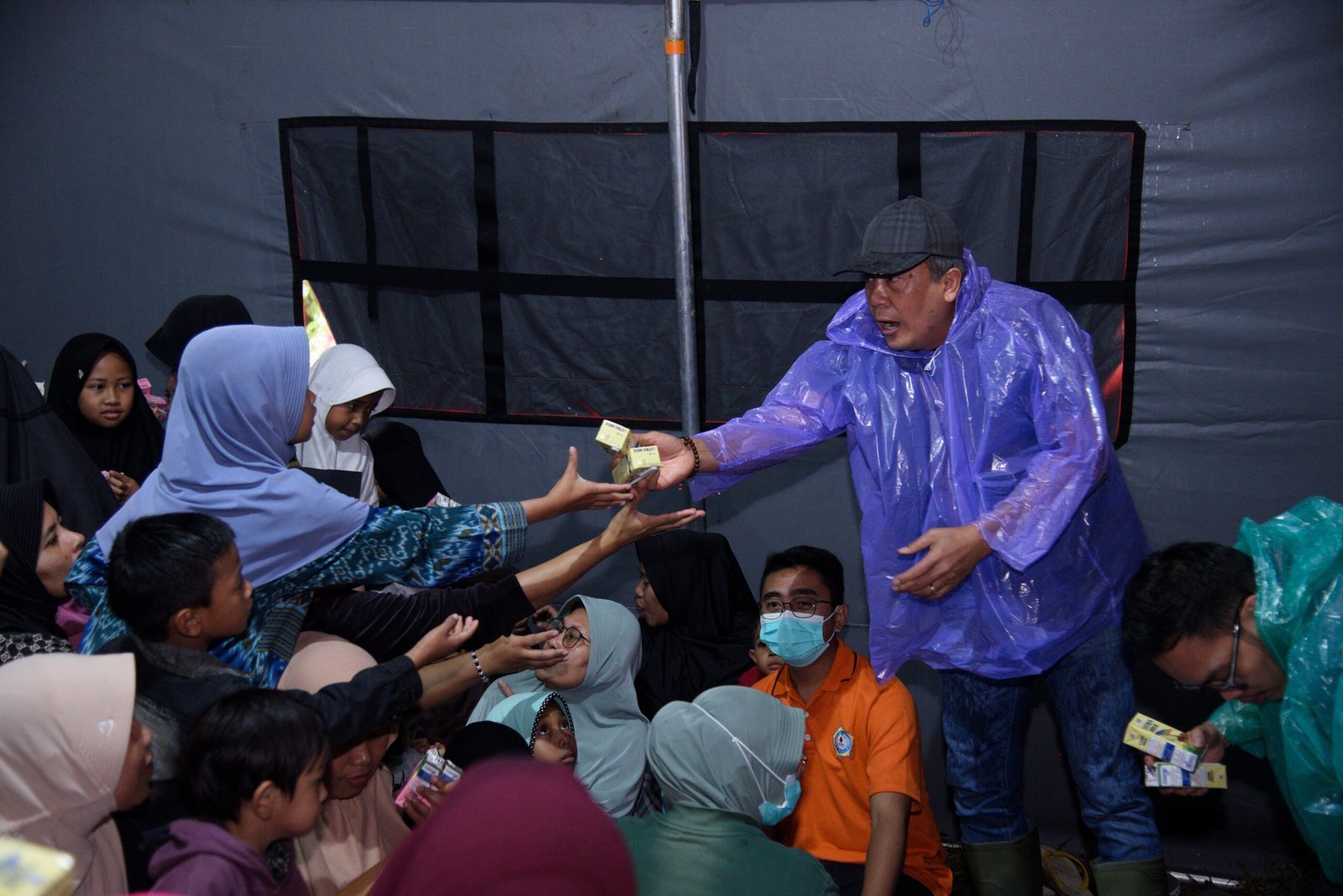 Tinjau Pengungsi Bencana Longsor di Sukabumi, Saan: Mereka Butuhkan Penanganan Medis