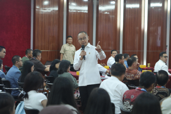 Di Unsrat Manado, Eddy Soeparno Tegaskan Isu Lingkungan Adalah Hak Konstitusional
