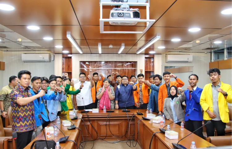 MPR RI Sambut Audiensi dengan BEM Sumsel, Tandatangani Dokumen Tuntutan