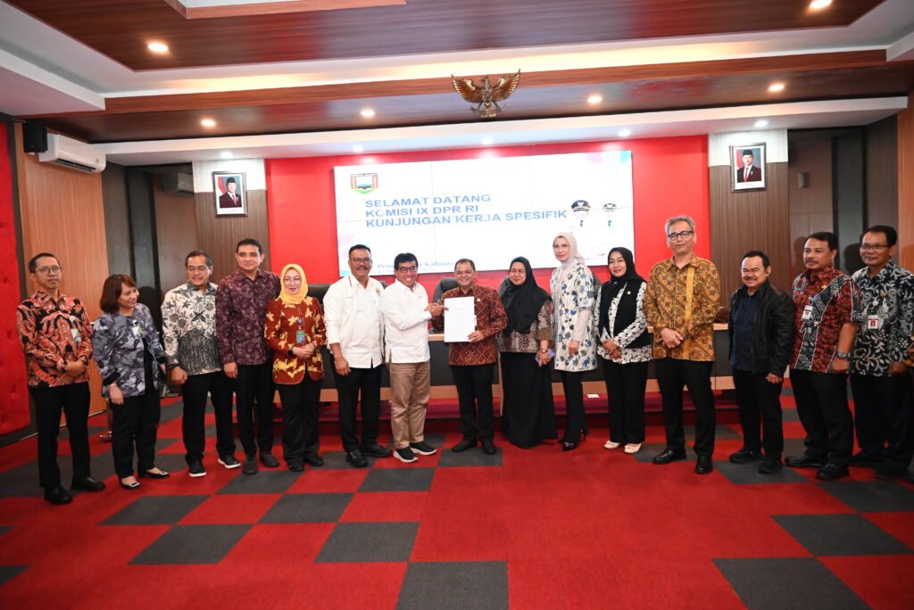 Jaga Kesehatan Pekerja, Komisi IX Dorong Penerapan Upah UMK Berjalan Konsisten